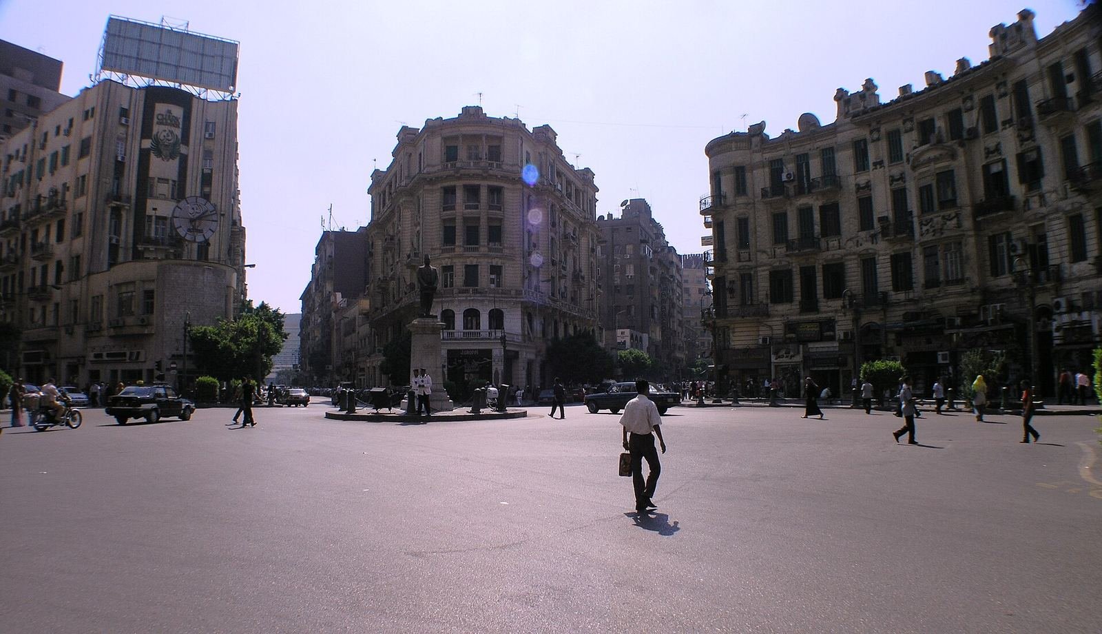 ميدان طلعت حرب في وسط القاهرة سنة 2008